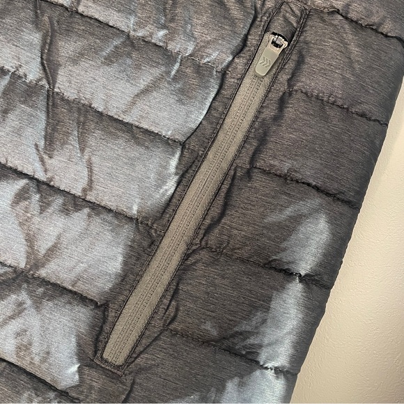 All in Motion Quilted Puffer Jacket in size L - Picture 4 of 6